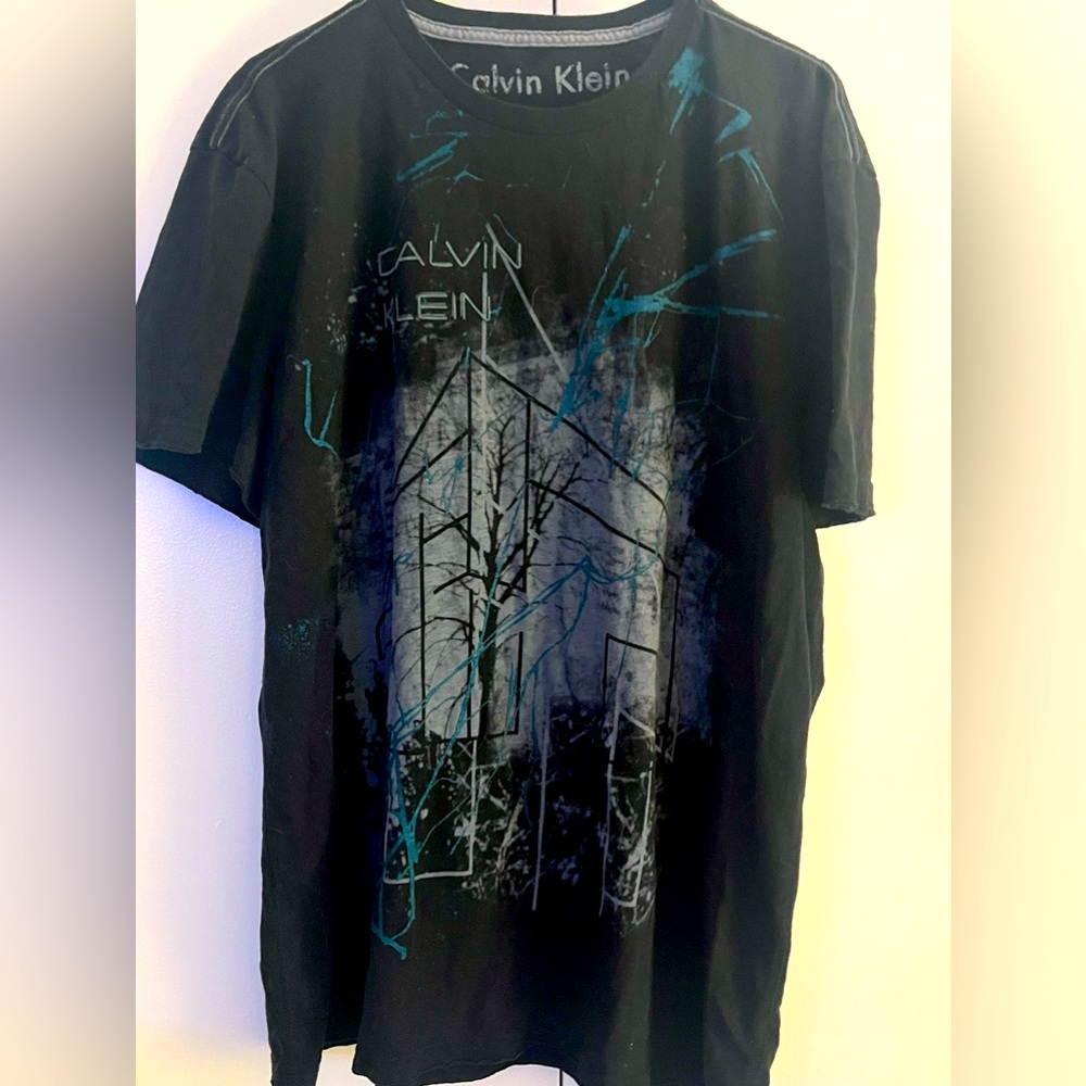 Men’s Short sleeve Calvin Klein shirt. Size xxl. Never worn.
